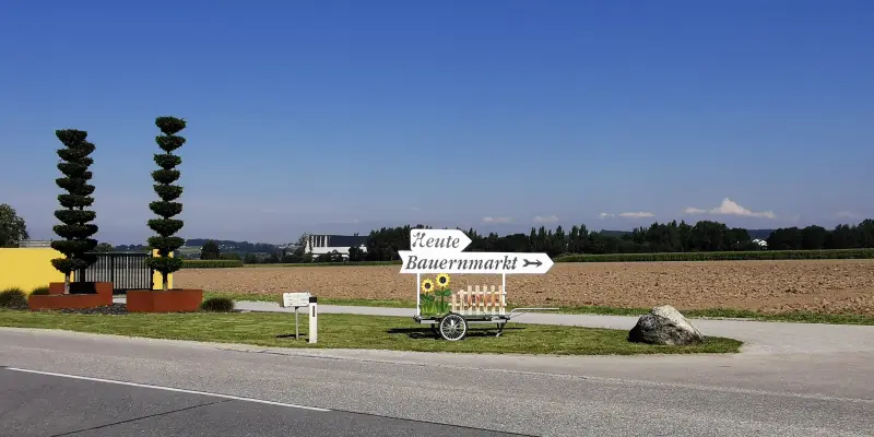 Bauernmarktschild.jpg